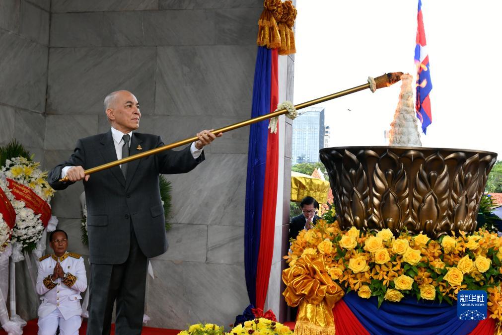柬埔寨�c祝��立70周年